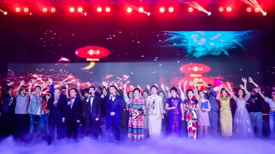 创谋新征程 蓄势赢未来 | 风暴娱乐2019年新年联欢会暨表彰大会隆重召开