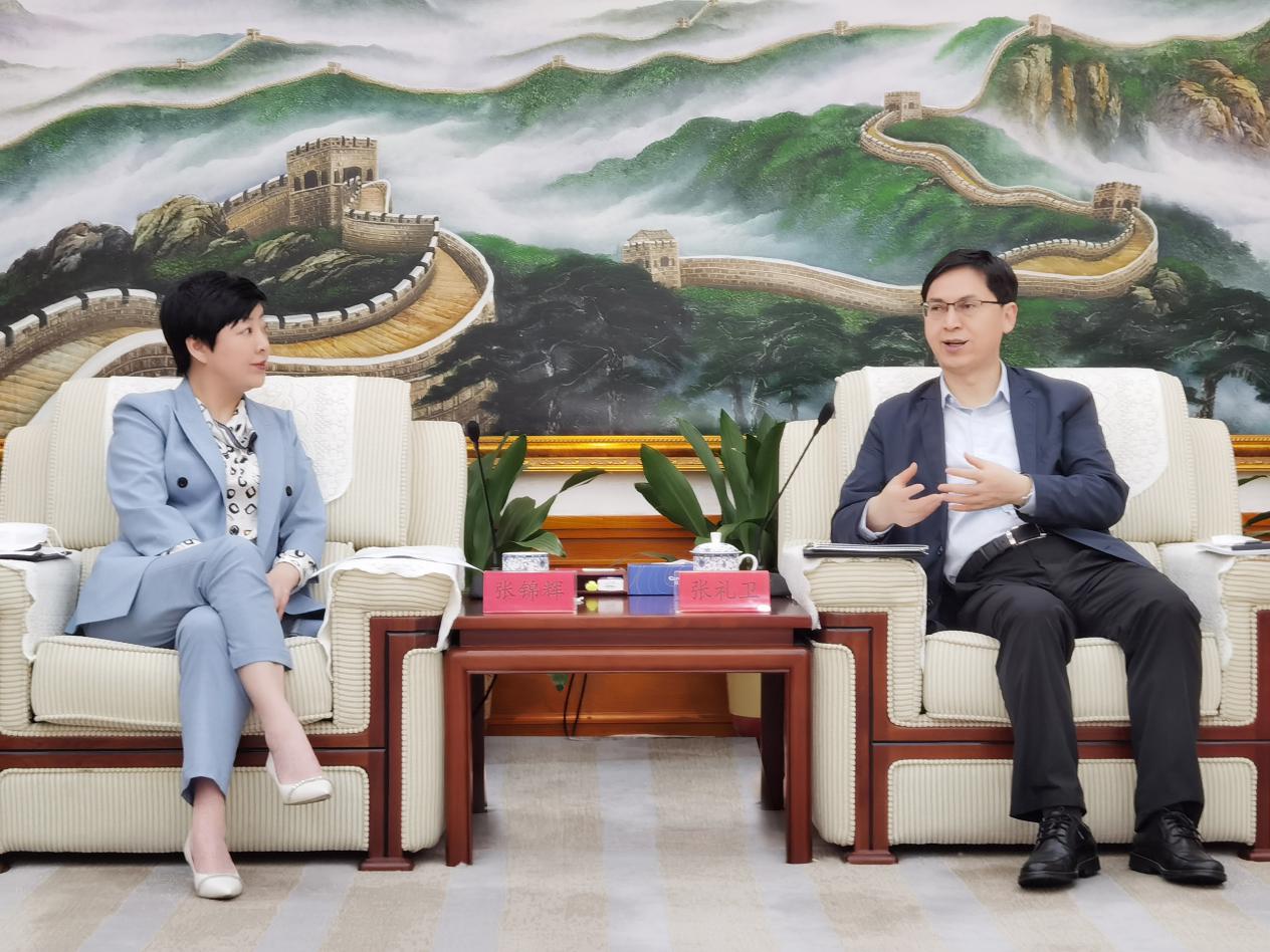 风暴娱乐领导拜会龙岗区委区政府领导并座谈