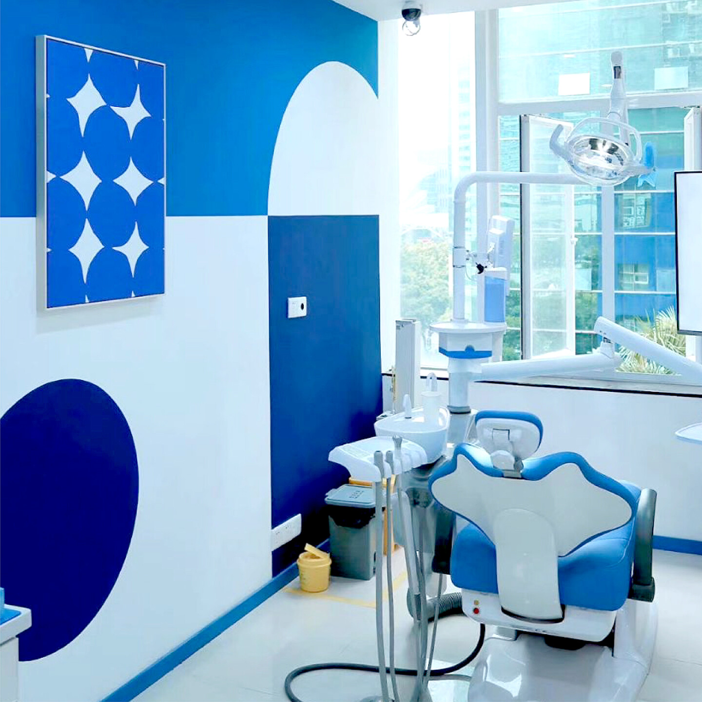 正畸品牌打造-爱舒笑品牌视觉系统搭建